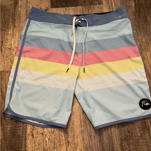 Men’s Quicksilver boardshort- size 34